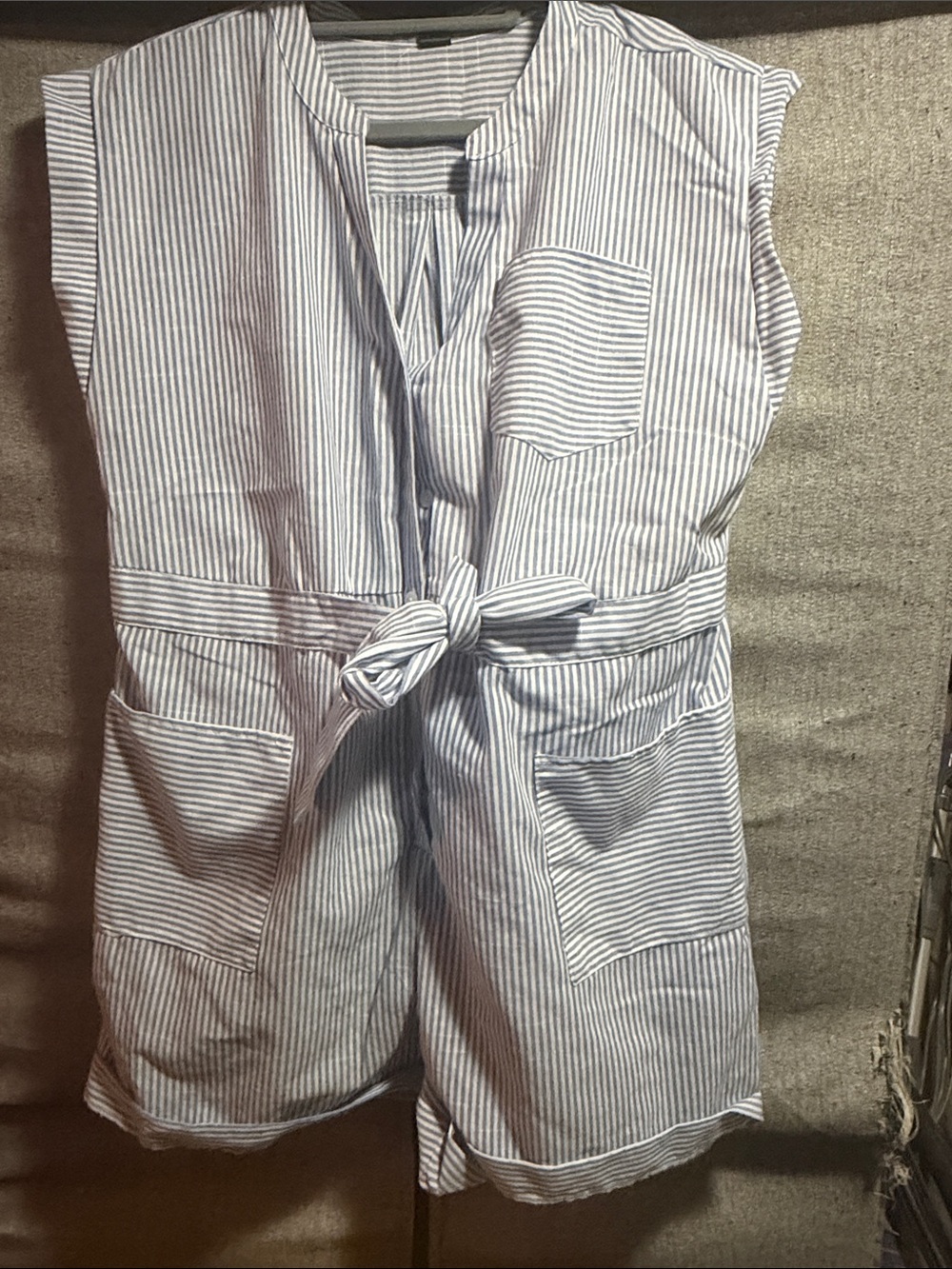 SHEIN Blue and White Striped Flat Front Men’s Shorts with Tie